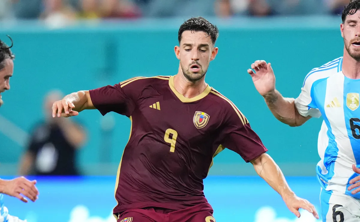 São Paulo quer aplicar “chapéu” no Grêmio pela contratação do atacante Alejandro Marqués, do Estoril