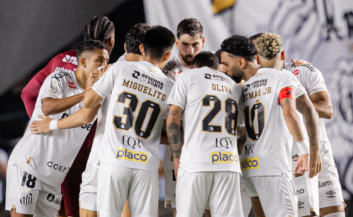 Santos terá nove jogos em maio e tenta superar aproveitamento baixo de abril