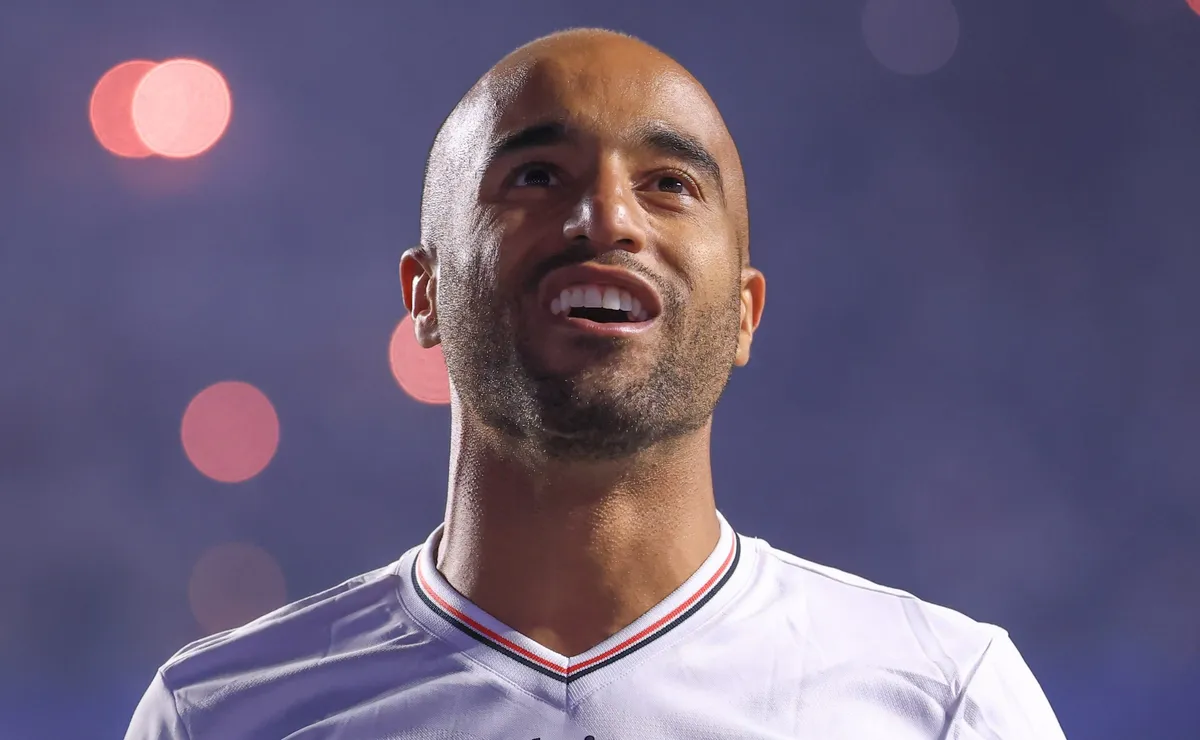 Lucas Moura volta a treinar normalmente e deve ficar à disposição do São Paulo contra o Bahia