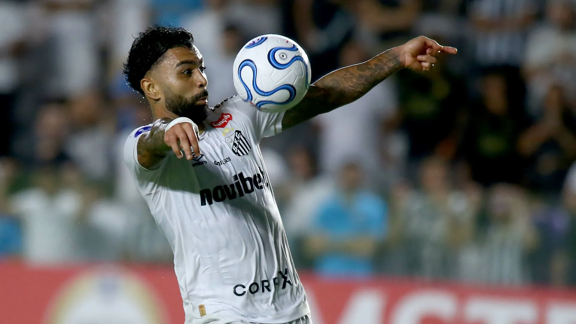 Gabigol vai contra os números e busca primeira marca no Allianz sintético - Foto Mauricio De SouzaAGIF