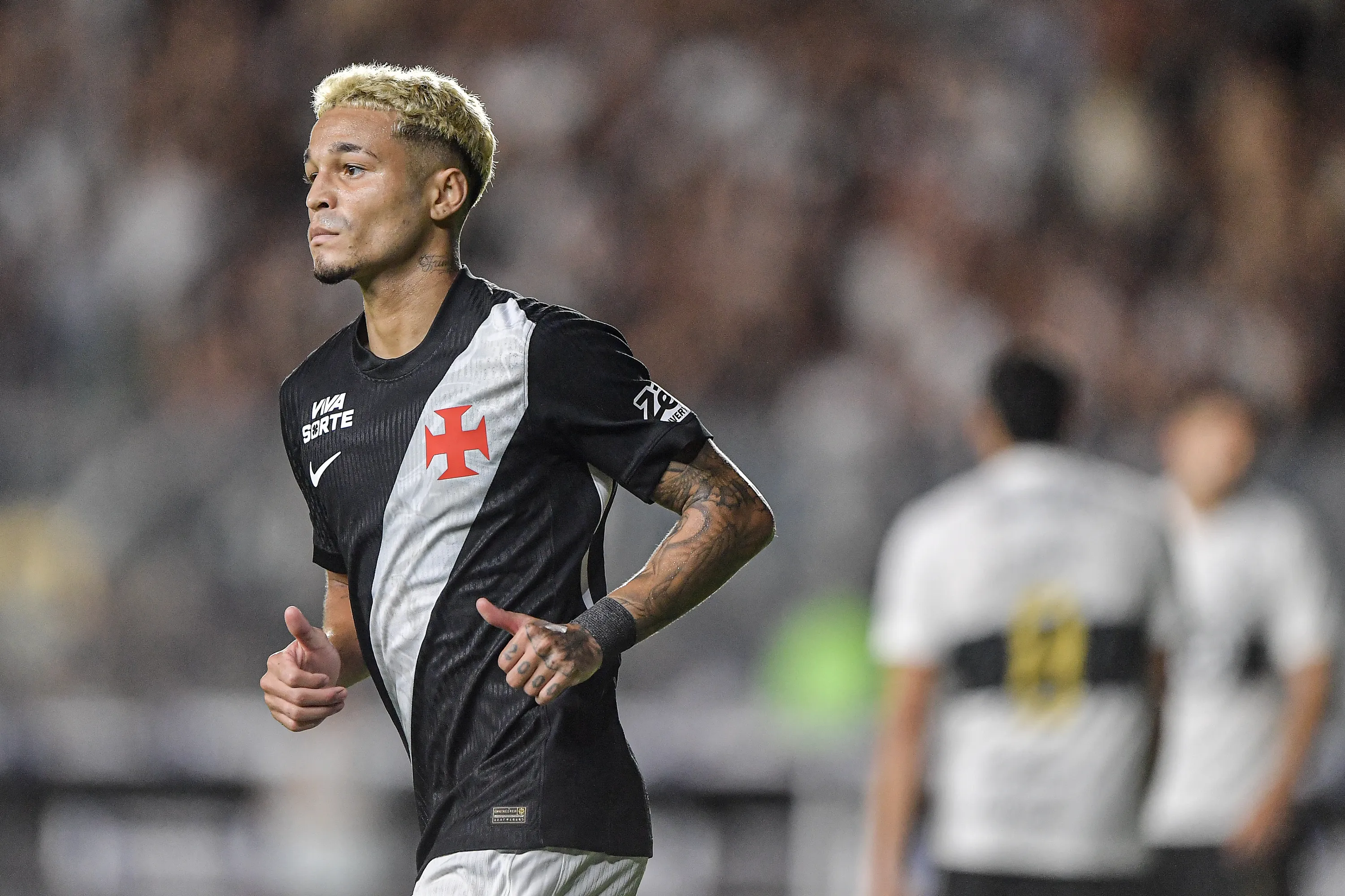 RJ – RIO DE JANEIRO – 30/04/2026 – COPA SUL-AMERICANA 2026, VASCO X OLIMPIA – Adson jogador do Vasco comemora seu gol durante partida contra o Olimpia no estadio Sao Januario pelo campeonato Copa Sul-Americana 2026. Foto: Thiago Ribeiro/AGIF