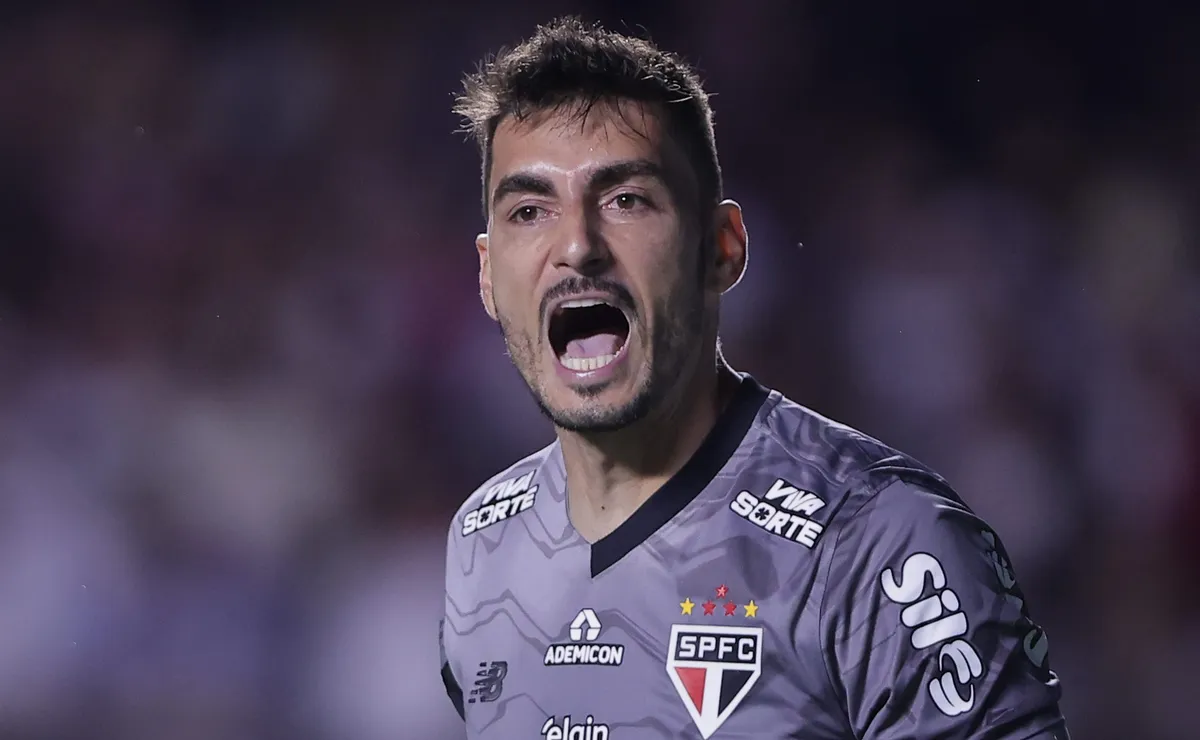 Cruzeiro faz investida para trazer Rafael de volta, mas goleiro escolhe seguir no São Paulo