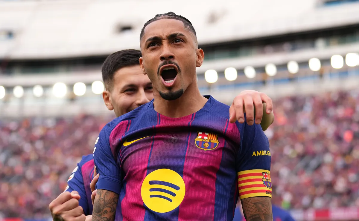 Hansi Flick atualiza retorno de Raphinha ao Barcelona e notícia pode influenciar Ancelotti na Seleção