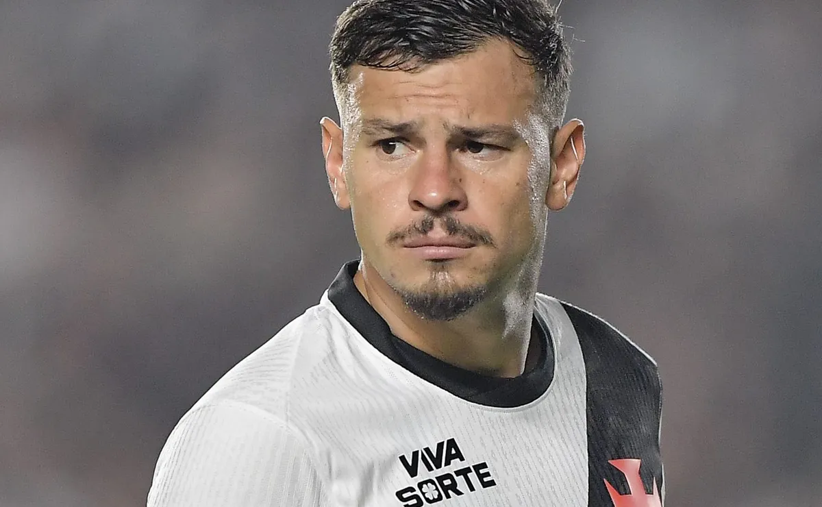 Hugo Moura, volante do Vasco, manda recado sobre o Flamengo