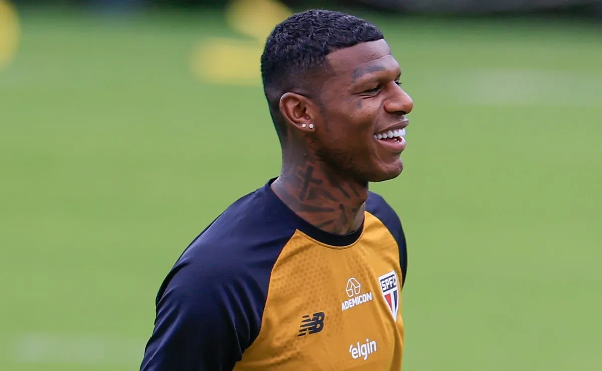 Arboleda some de novo e retorno ao São Paulo está travado mais uma vez