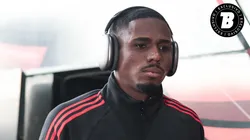 Evertton Araújo jogador do Flamengo durante viagem com a delegação