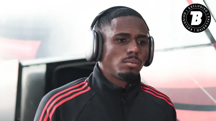 Evertton Araújo jogador do Flamengo durante viagem com a delegação