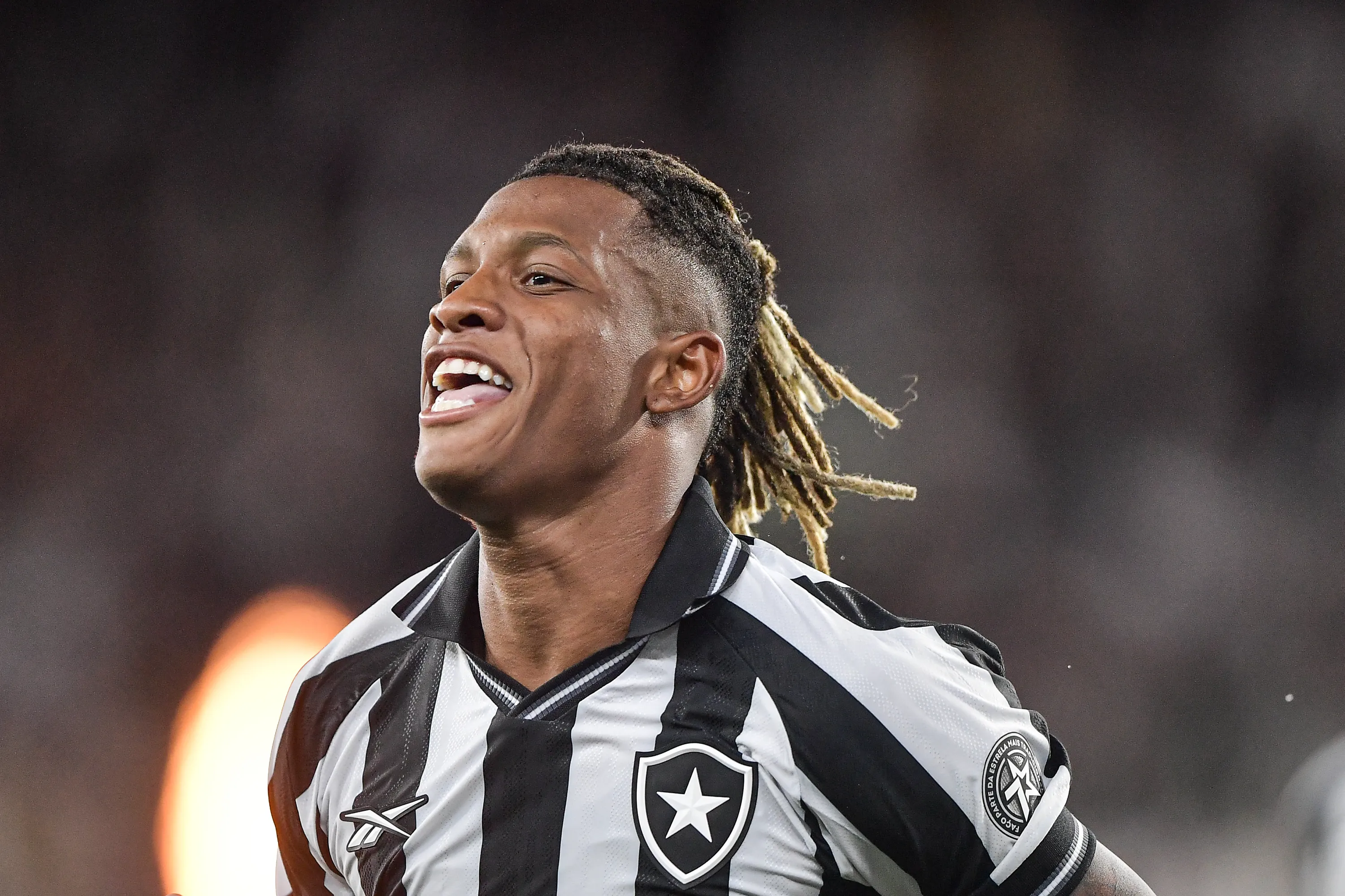 Danilo comemora gol pelo Botafogo. Foto: Thiago Ribeiro/AGIF