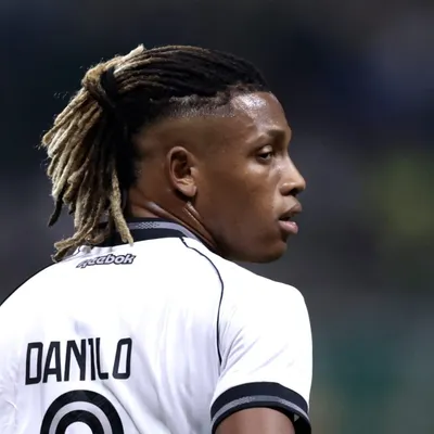 Flamengo quer Danilo e Botafogo estipula valor do volante acima de R$ 200 milhões