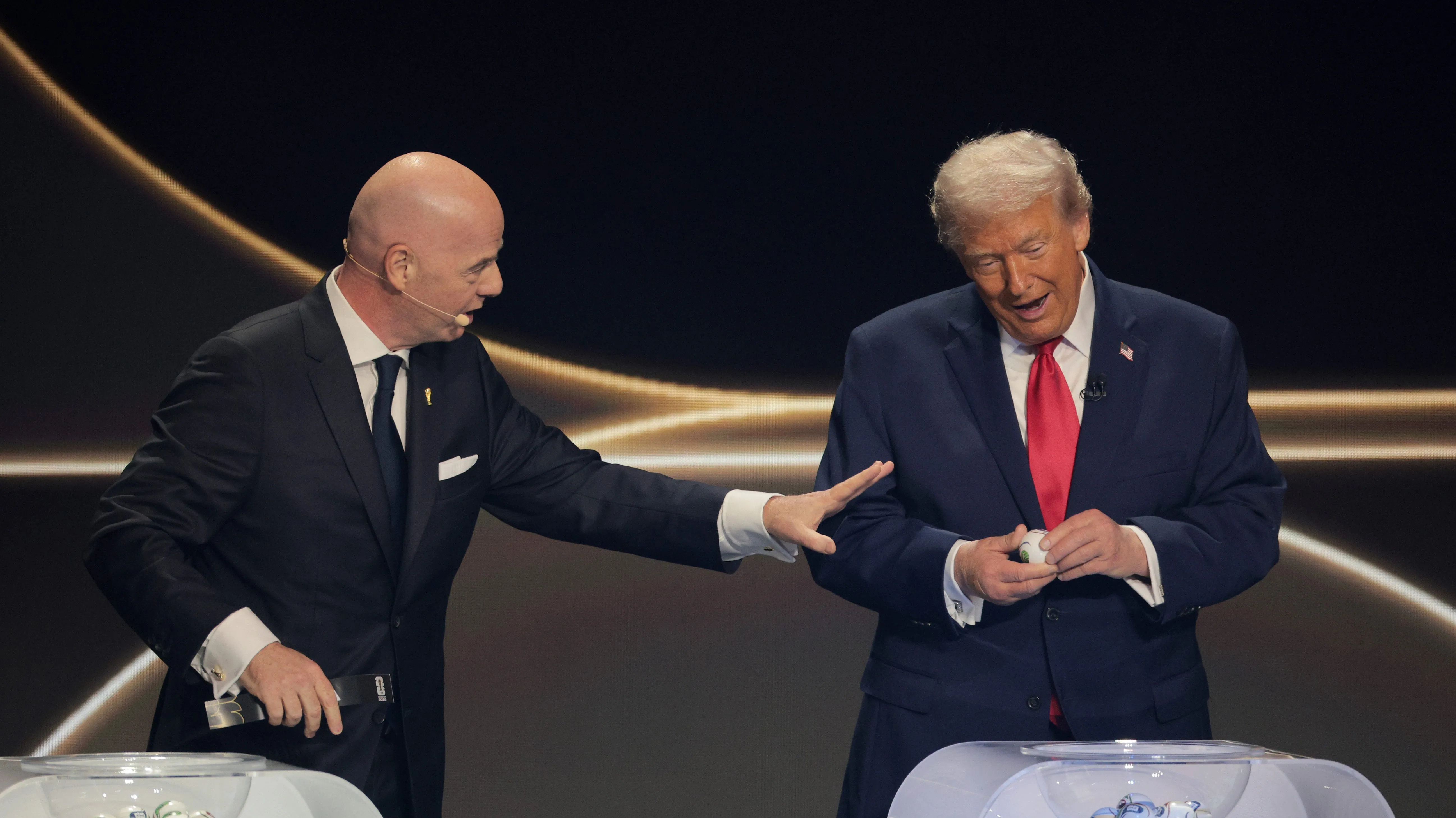 Trump e Infantino. (Photo by Kevin Dietsch/Getty Images)