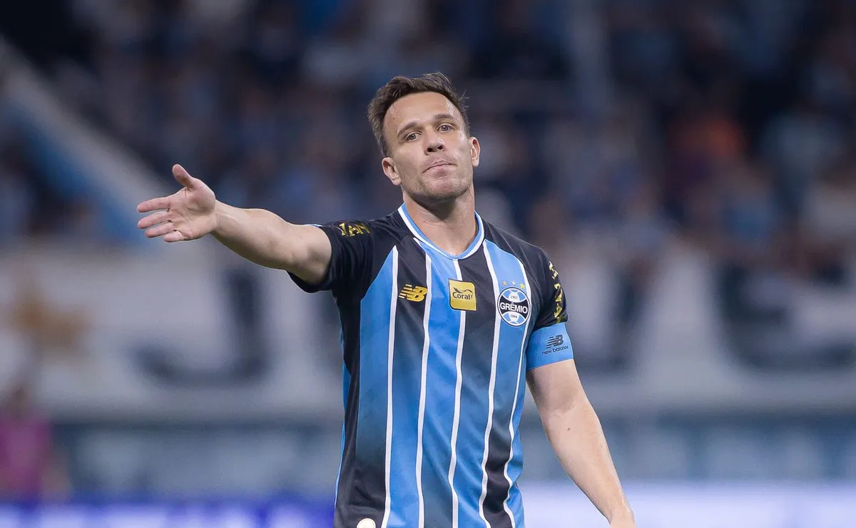 Permanência de Arthur no Grêmio segue sem avanço e com situação delicada