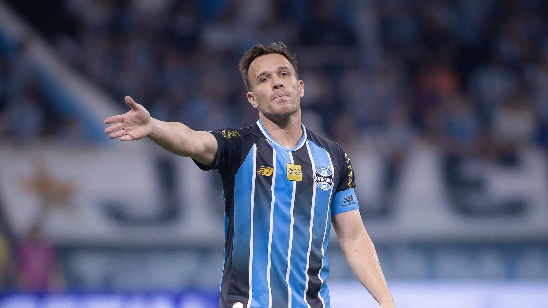O volante pode deixar o Grêmio no meio do ano