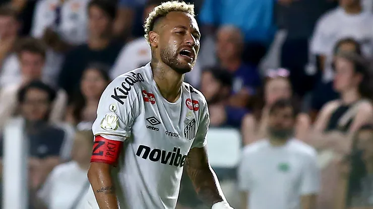 Neymar, jogador do Santos, durante partida contra o Coritiba no estadio Vila Belmiro pelo campeonato Copa Do Brasil 2026. Foto: Mauricio De Souza/AGIF