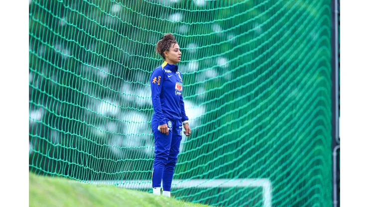 Rilany Silva comandando a Seleção antes de confronto contra o Peru. Foto: Diana Carrillo/CBF