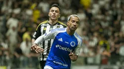 MG - BELO HORIZONTE - 15/10/2025 - BRASILEIRO A 2025, ATLETICO-MG X CRUZEIRO - Matheus Pereira jogador do Cruzeiro comemora seu gol durante partida contra o Atletico-MG no estadio Arena MRV pelo campeonato Brasileiro A 2025. Foto: Fernando Moreno/AGIF