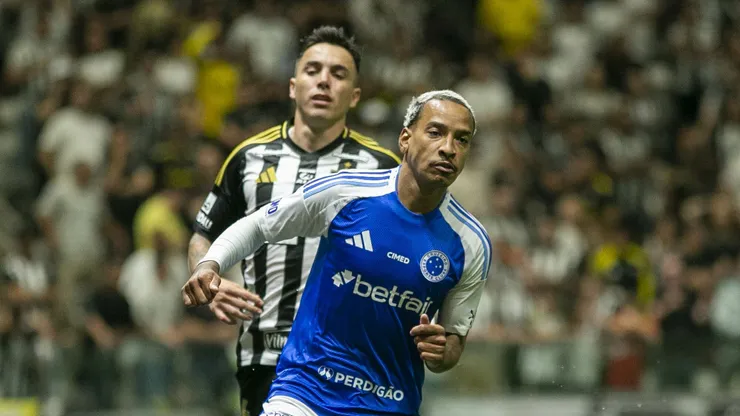 MG - BELO HORIZONTE - 15/10/2025 - BRASILEIRO A 2025, ATLETICO-MG X CRUZEIRO - Matheus Pereira jogador do Cruzeiro comemora seu gol durante partida contra o Atletico-MG no estadio Arena MRV pelo campeonato Brasileiro A 2025. Foto: Fernando Moreno/AGIF