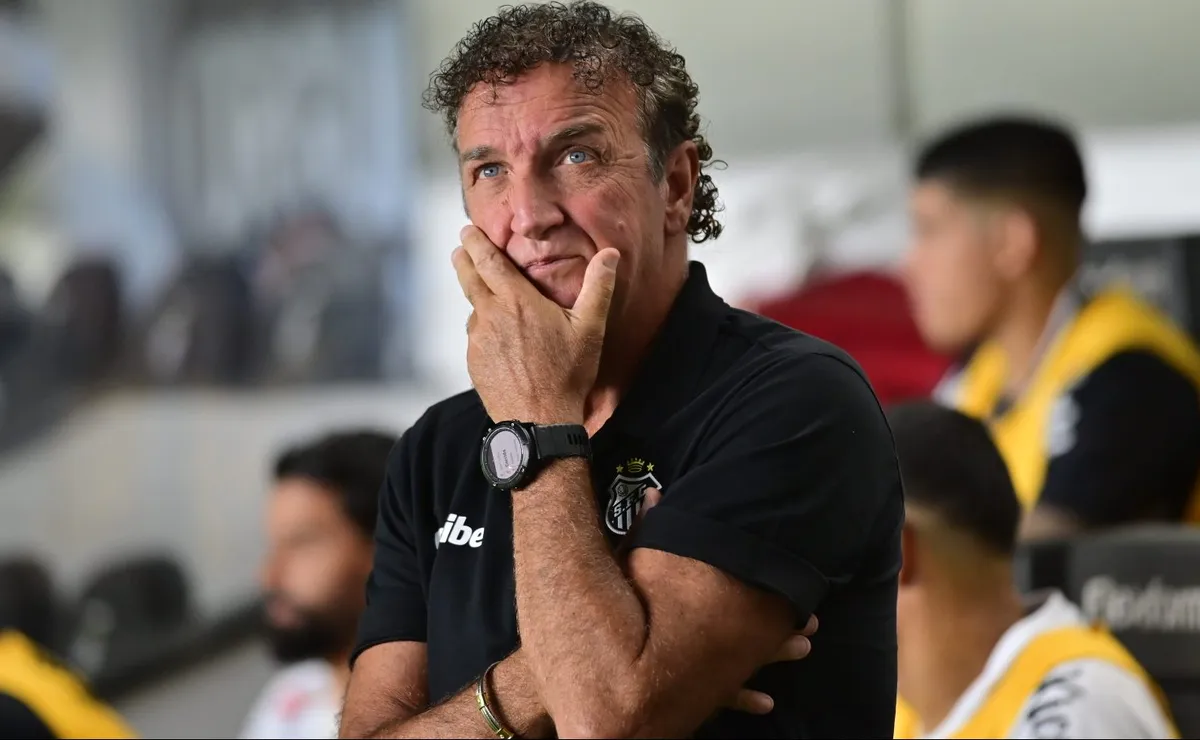 Cuca tem dúvida no Santos entre Igor Vinícius e Mayke para enfrentar o Palmeiras