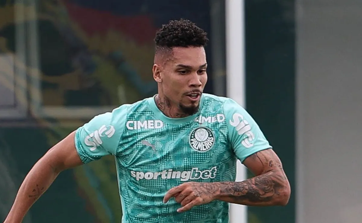 Torcida do Palmeiras repercute retorno de Paulinho contra o Santos após mais de 300 dias fora