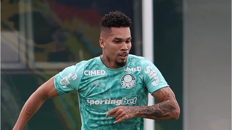 Paulinho durante treino ao longo da semana