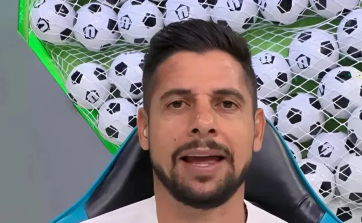 Palmeiras x Santos: Cicinho dá palpite polêmico e prevê goleada no clássico paulista