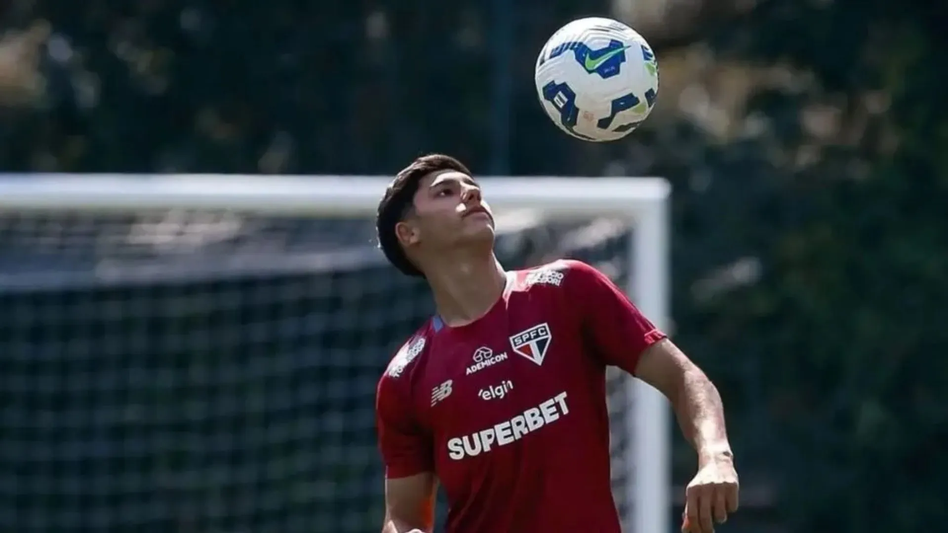 São Paulo vê promessa Nicolas Bosshardt ressurgir com Roger e lateral entra no radar internacional - Foto Rubens ChiriSão Paulo FC