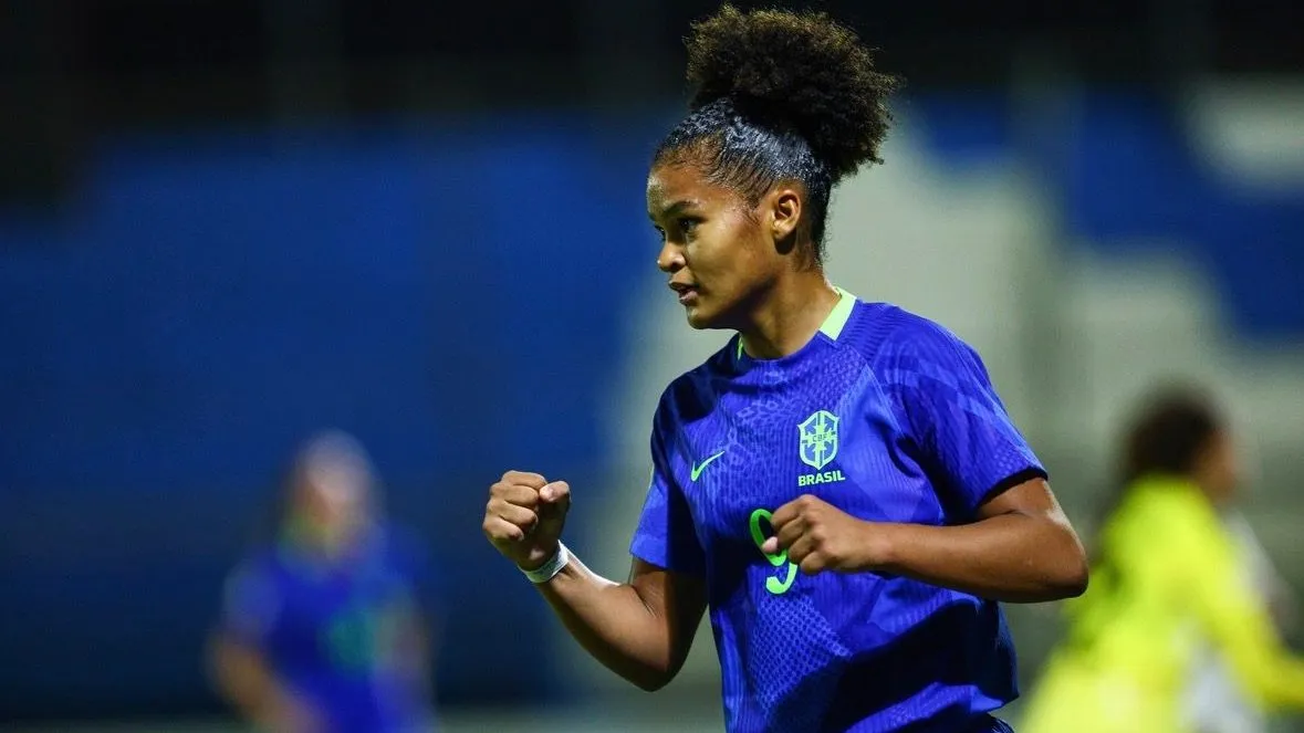 Nicolly em campo pela Seleção Feminina Sub-17