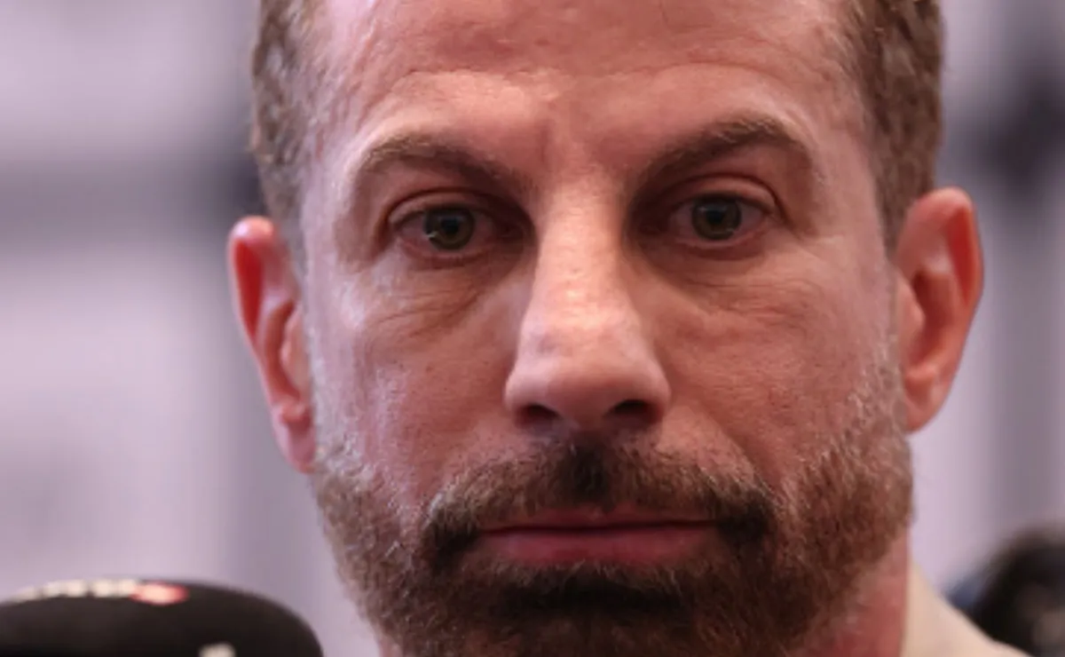 Vasco vê Pedrinho e Leven Siano se aproximarem em meio a decisões sobre SAF