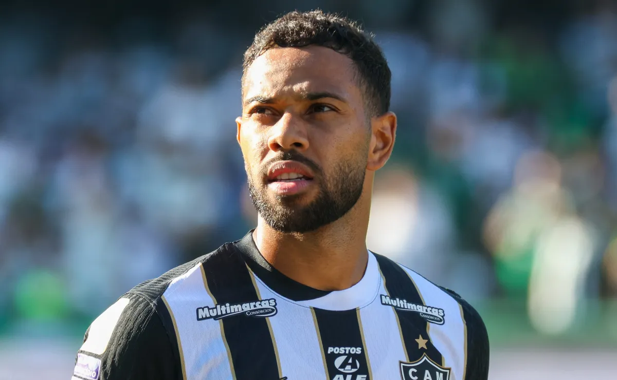 Atlético-MG tem cinco jogadores pendurados para clássico contra o Cruzeiro no Mineirão