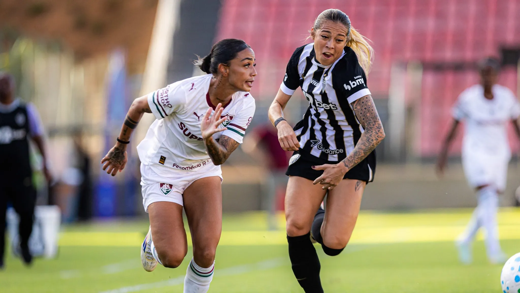Jogadoras do Atlético-MG e Fluminense em duelo do Brasileirão Feminino