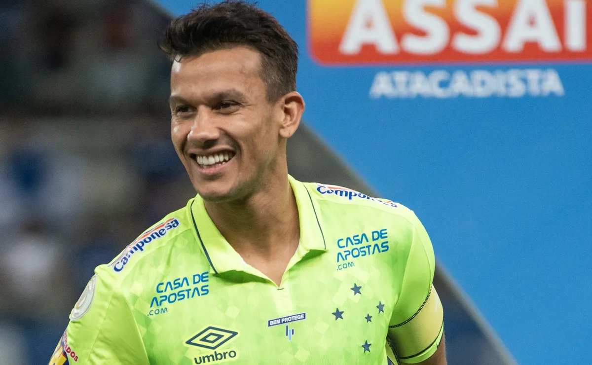 Ídolo do Cruzeiro, Henrique alerta elenco da Raposa para postura decisiva no clássico contra Atlético Mineiro