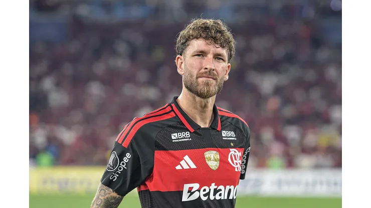 RJ - RIO DE JANEIRO - 16/04/2026 - COPA LIBERTADORES 2026, FLAMENGO X INDEPENDIENTE MEDELLIN - Leo Pereira jogador do Flamengo durante partida contra o Independiente Medellin no estadio Maracana pelo campeonato Copa Libertadores 2026. Foto: Thiago Ribeiro/AGIF