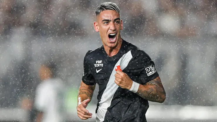 Puma Rodriguez jogador do Vasco comemora seu gol durante partida contra o Chapecoense no estadio Sao Januario pelo campeonato Brasileiro A 2026. Foto: Thiago Ribeiro/AGIF