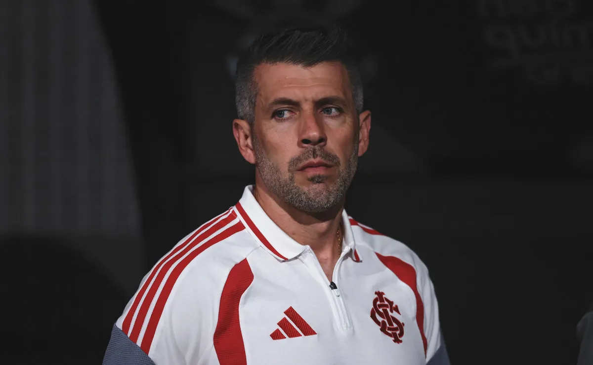 Escalação do Internacional: Pezzolano deve manter base e avalia mudanças para enfrentar o Fluminense