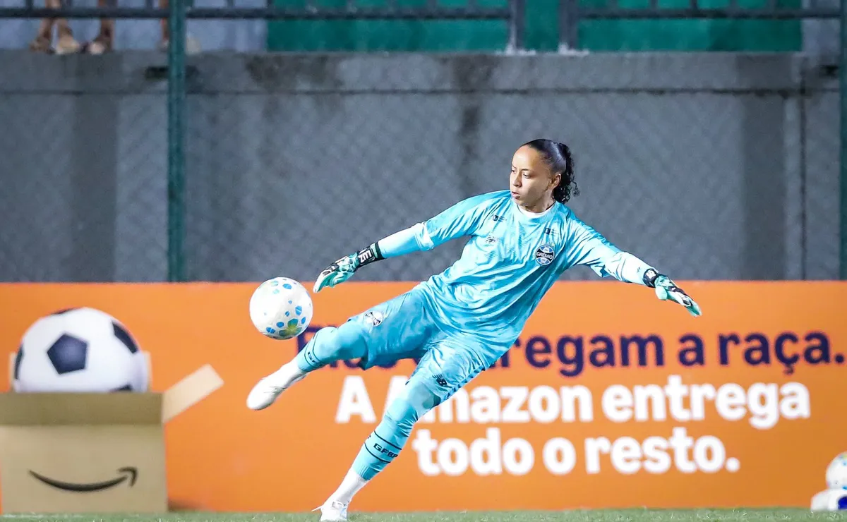 Grêmio confirma lesão no tornozelo da goleira Lucilene após jogo contra o Corinthians