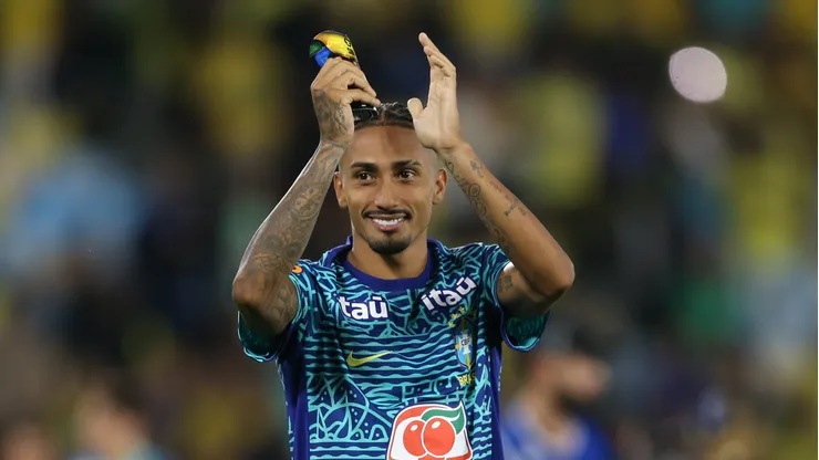 Raphinha em partida pela seleção