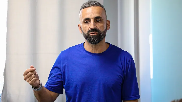 Com a suspensão de Luís Castro, Vítor Severino comandou o Grêmio em Curitiba Foto: ANGELO PIERETTI/GRÊMIO FBPA