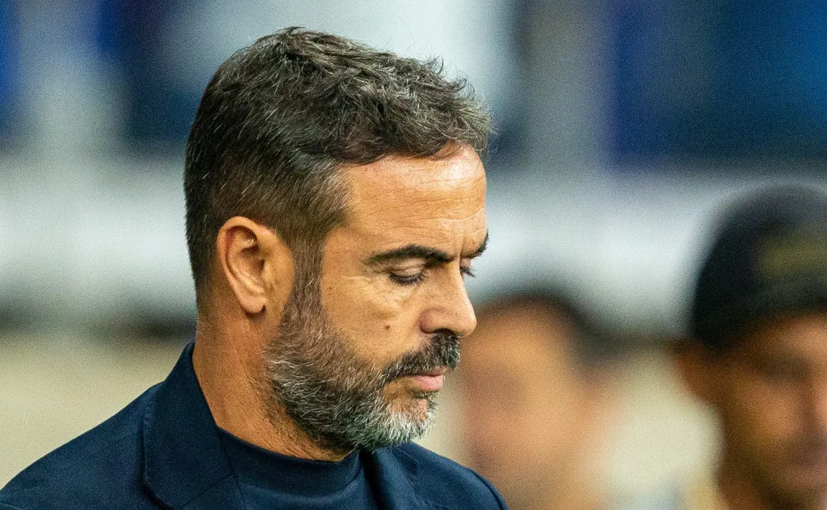 Arthur Jorge toma ‘nó tático’ de Eduardo Dominguez e revolta à torcida do Cruzeiro no Mineirão