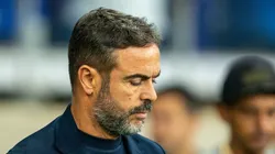 Arthur Jorge tecnico do Cruzeiro durante partida contra o Boca Juniors no estadio Mineirao pelo campeonato Copa Libertadores 2026. Foto: Fernando Moreno/AGIF