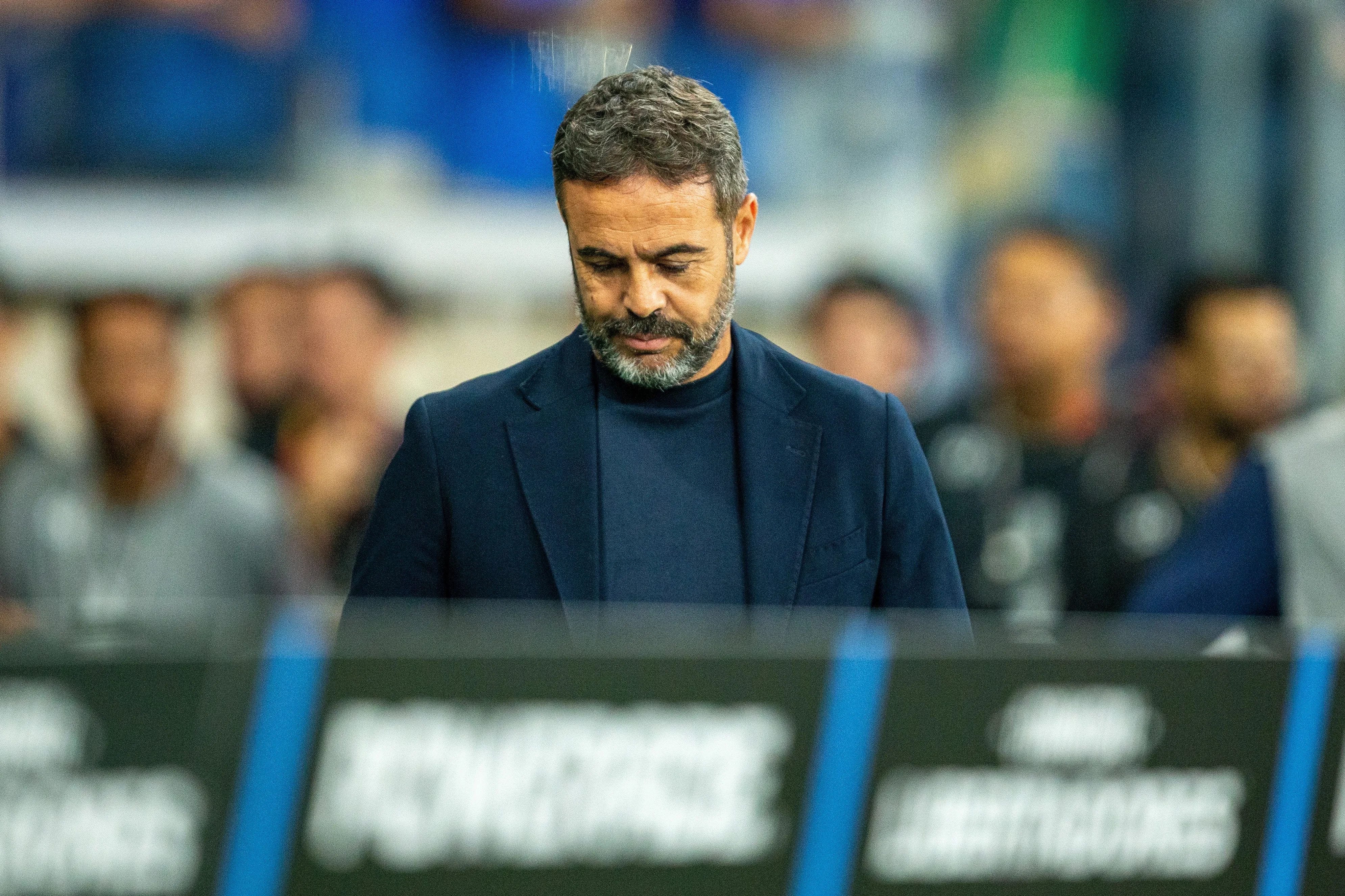 MG – BELO HORIZONTE – 28/04/2026 – COPA LIBERTADORES 2026, CRUZEIRO X BOCA JUNIORS – Arthur Jorge  tecnico do Cruzeiro durante partida contra o Boca Juniors no estadio Mineirao pelo campeonato Copa Libertadores 2026. Foto: Fernando Moreno/AGIF