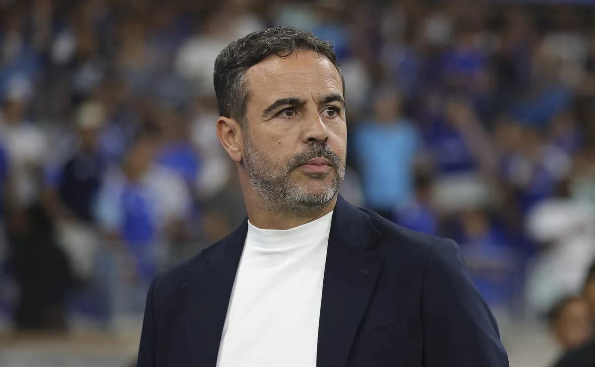Artur Jorge minimiza arbitragem de Flávio Rodrigues e revela erro em Cruzeiro x Atlético-MG pelo Brasileirão