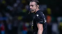 Raphael Claus anulou o gol de Allan em Palmeiras x Santos - Foto: Ettore Chiereguini/AGIF