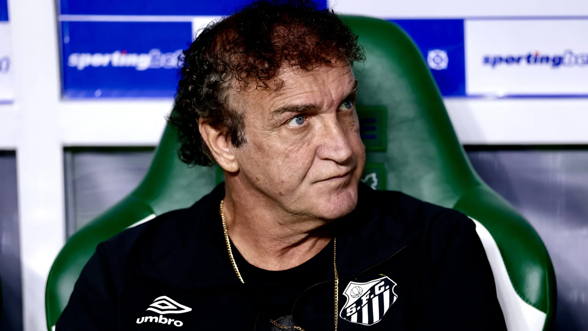 Cuca no comando técnico do Santos – Foto: Ettore Chiereguini/AGIF