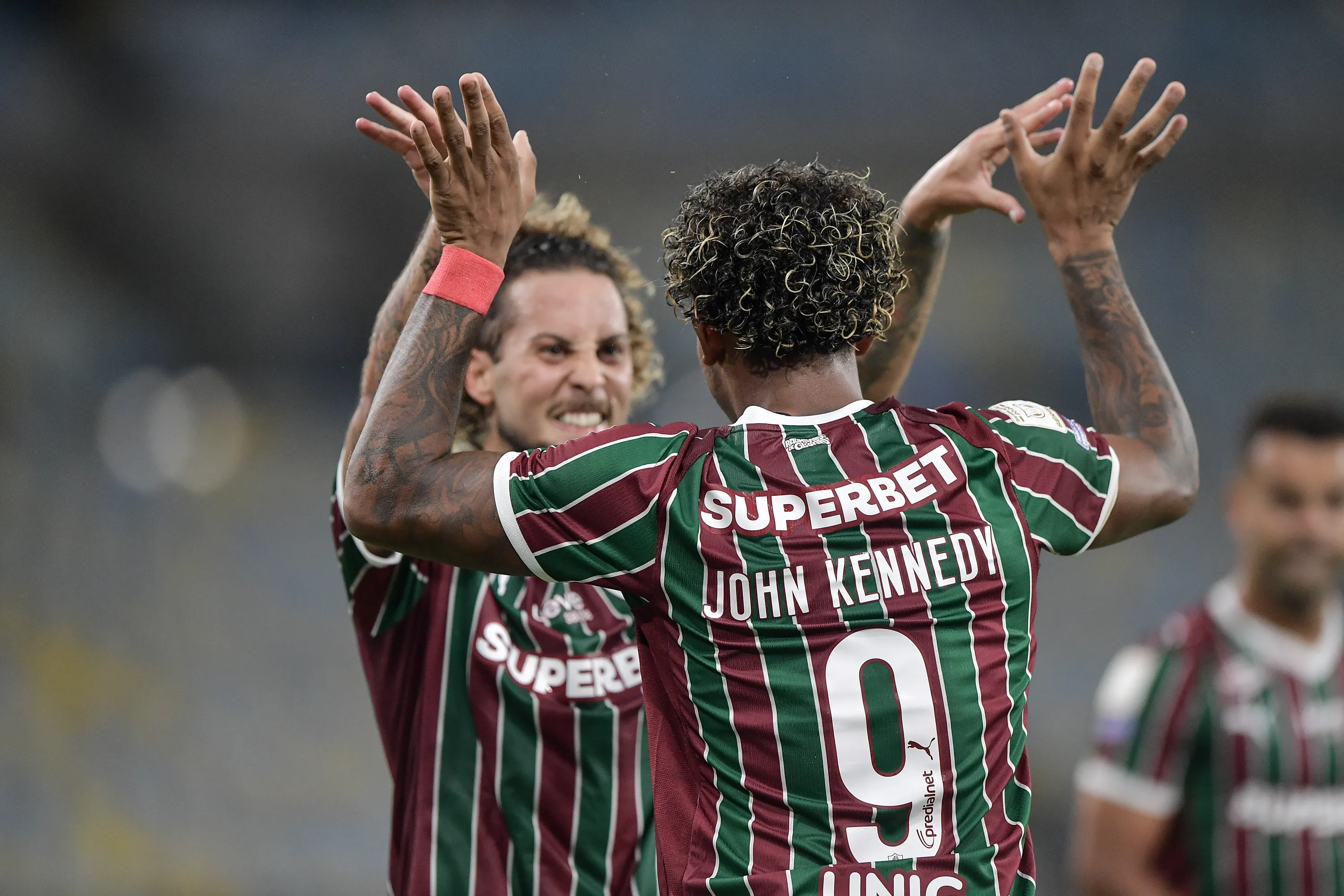 RJ – RIO DE JANEIRO – 26/04/2026 – BRASILEIRO A 2026, FLUMINENSE X CHAPECOENSE – Jhon Kennedy jogador do Fluminense comemora seu gol durante partida contra o Chapecoense no estadio Maracana pelo campeonato Brasileiro A 2026. Foto: Thiago Ribeiro/AGIF