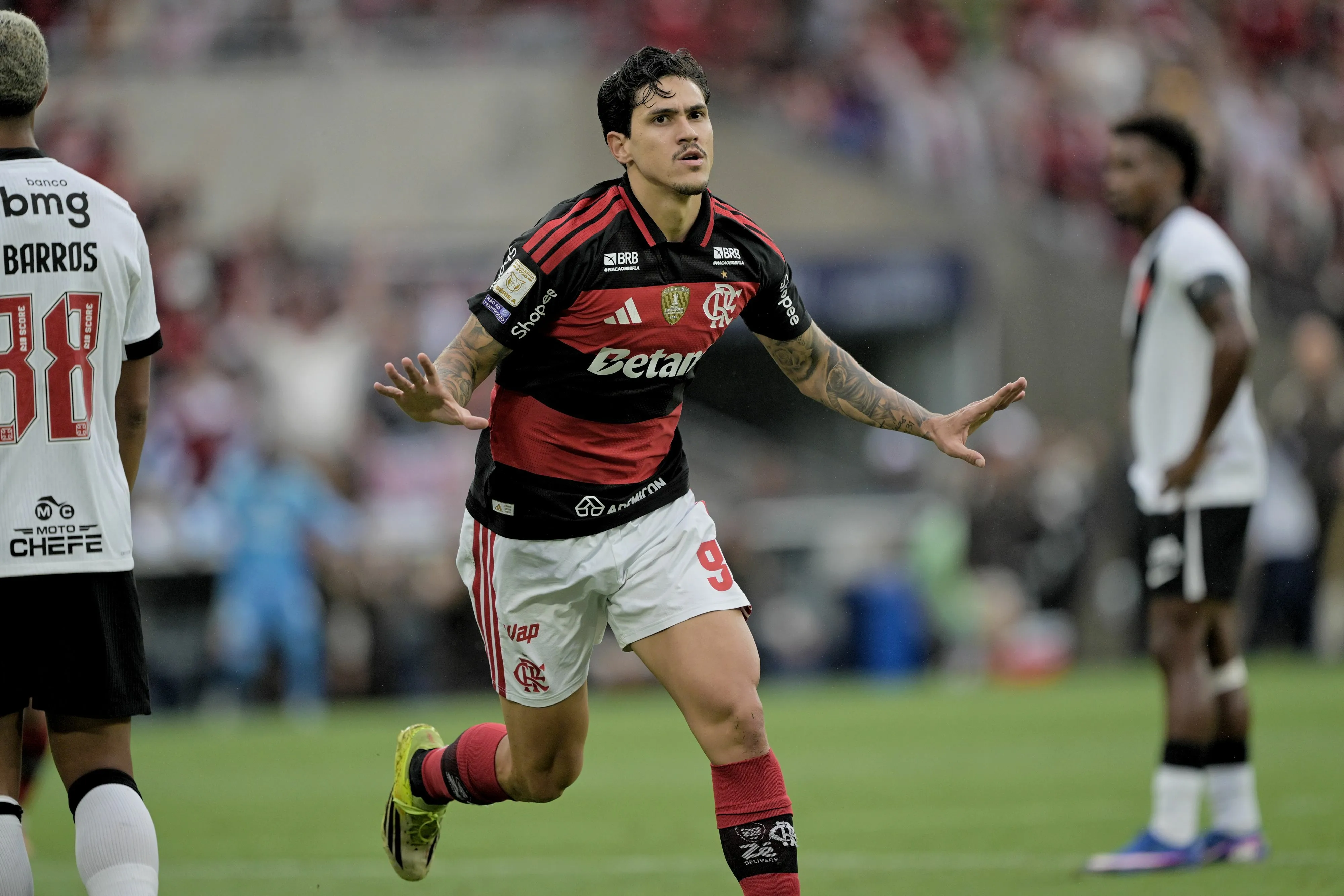 Pedro comemora gol diante do Vasco. Foto: Jorge Rodrigues/AGIF