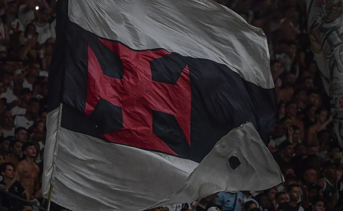 Vasco provoca o Flamengo com faixa lembrando maior goleada da história do clássico carioca