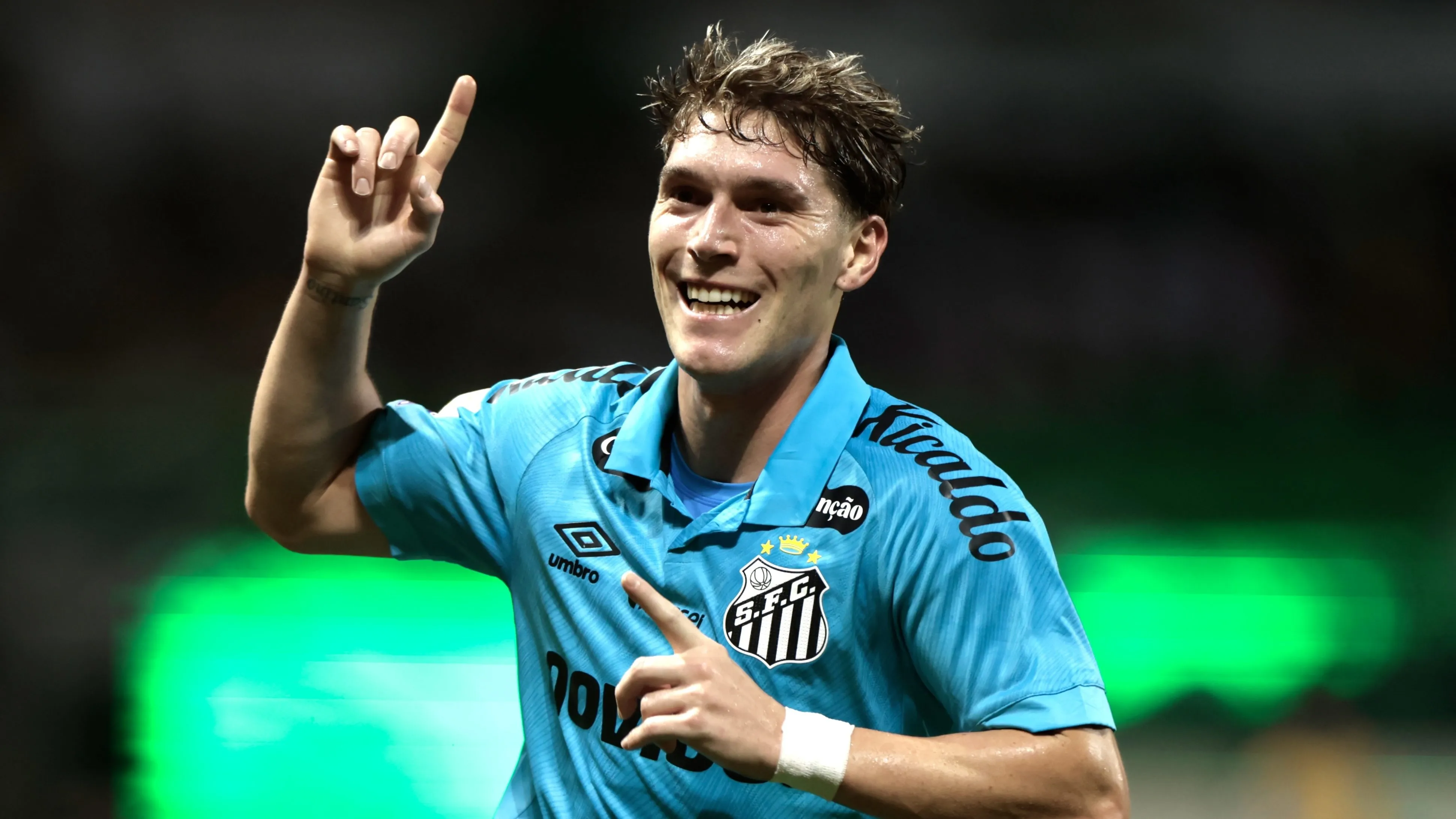 Rollheiser jogador do Santos comemora seu gol durante partida contra o Palmeiras no estadio Arena Allianz Parque pelo campeonato Brasileiro A 2026. Foto: Marcello Zambrana/AGIF