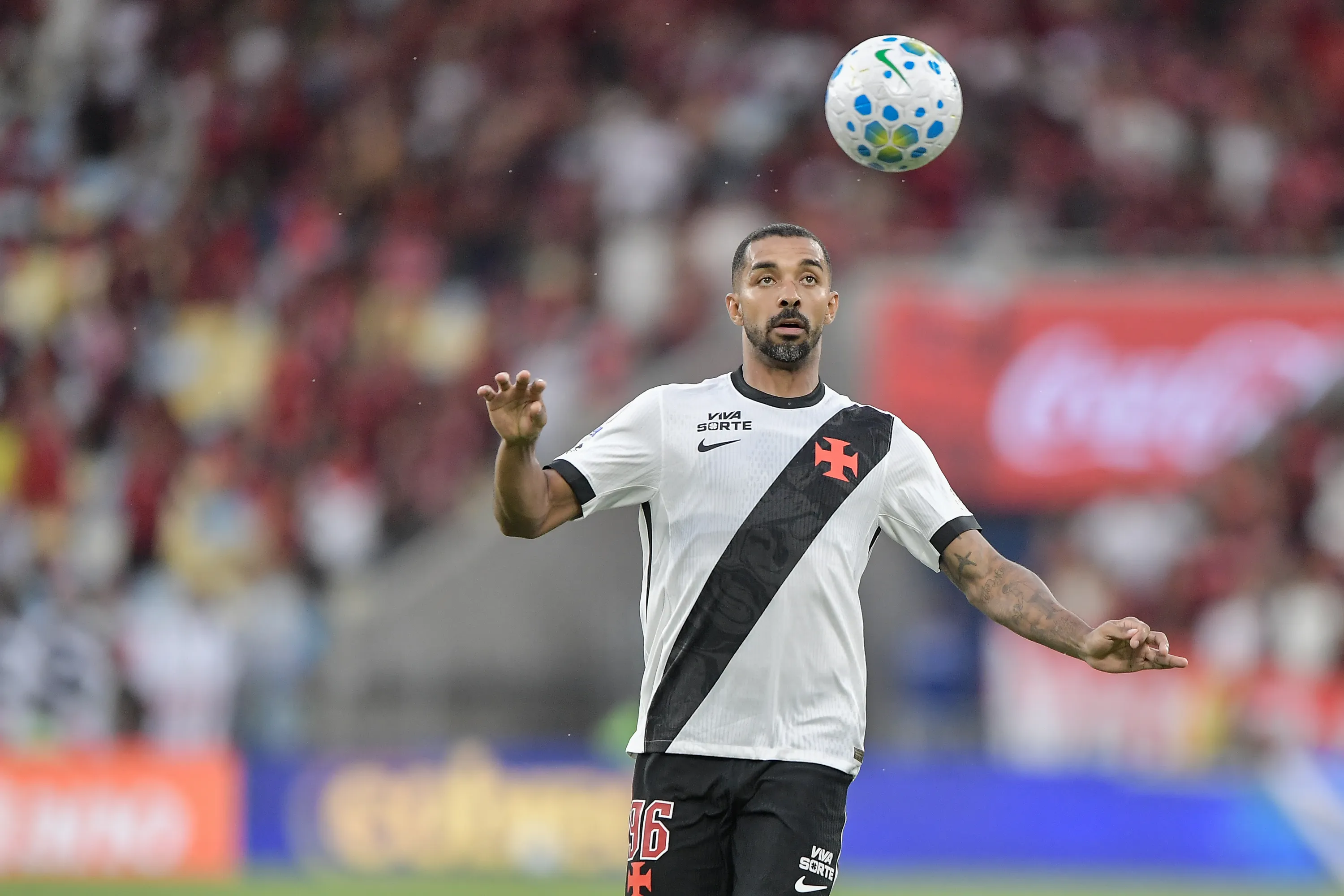 Paulo Henrique cometeu o pênalti. Foto: Thiago Ribeiro/AGIF