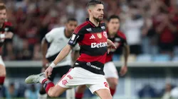 Jorginho jogador do Flamengo cobra penalti durante partida contra o Vasco. Foto: Jorge Rodrigues/AGIF