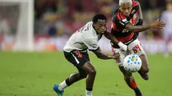 Wallace Yan entrou no 2° tempo do clássico.