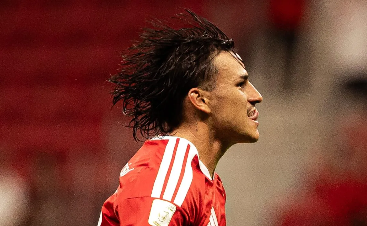 Bernabei decide e Internacional abre o placar contra Fluminense